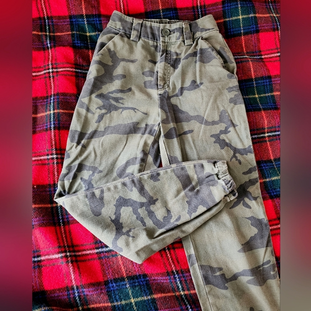 TNA High-Waisted Camo Jogger Pant xs